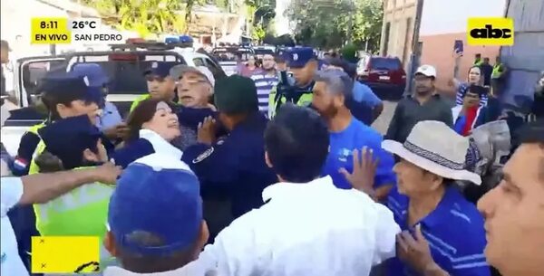 Se dilata destitución del intendente de San Pedro de Ycuamandyyú y tensión se agudiza - Política - ABC Color