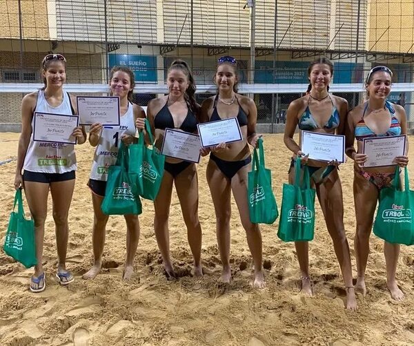 Campeones de Etapa 2 del vóley de playa - Polideportivo - ABC Color