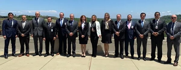 Tarea de “desbolsonarizar” administración de Itaipú continúa en Brasil - Economía - ABC Color