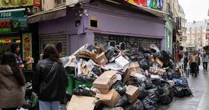 La Nación / Nueva atracción en París: las montañas de basura