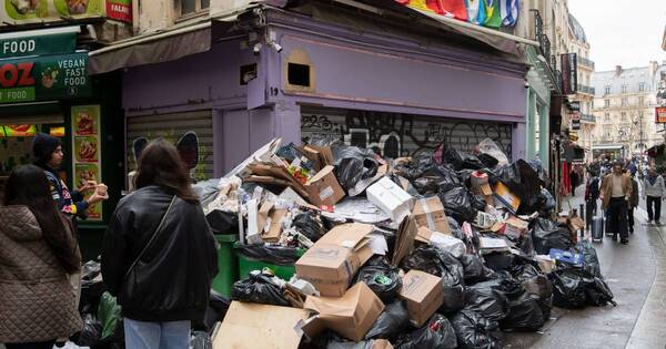 La Nación / Nueva atracción en París: las montañas de basura