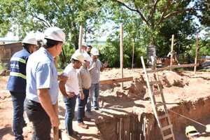 ANDE verifica construcción de la línea de transmisión en zona del Parque Caballero - .::Agencia IP::.