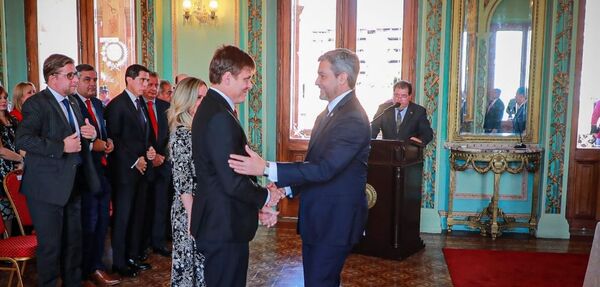 El embajador Juan Manuel Brunetti afirma que Paraguay tiene una balanza comercial muy positiva para afianzar con Uruguay - Revista PLUS