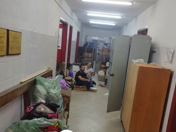 Desalojan a residentes del hospital de Calle'i por supuestas razones "político partidarias" · Radio Monumental 1080 AM