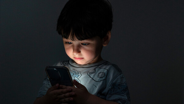 Diario HOY | Cada hora extra que los niños usan dispositivos móviles aumenta riesgo de suicidio