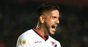 Versus / "Pollo" Recalde marca su primer gol en Newell's y "Conejo" Benítez desperdicia un penal