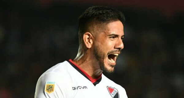 Versus / "Pollo" Recalde marca su primer gol en Newell's y "Conejo" Benítez desperdicia un penal
