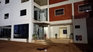 Solitario asaltante hirió de gravedad a guardia con su propia escopeta - ABC en el Este - ABC Color