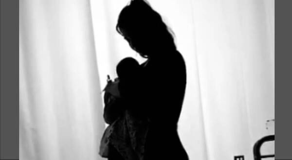 [VIDEO] Exconductora fue mami y así presentó a su beibi
