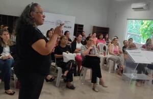 Charlas sobre alimentación saludable, empoderamiento económico y prevención de la violencia en Ciudad Mujer | Lambaré Informativo