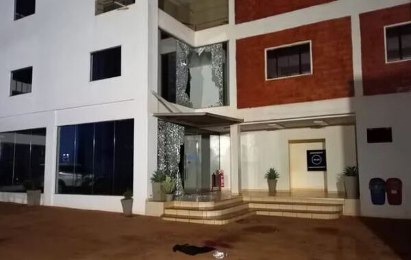 Guardia de seguridad es herido durante intento de asalto - La Clave