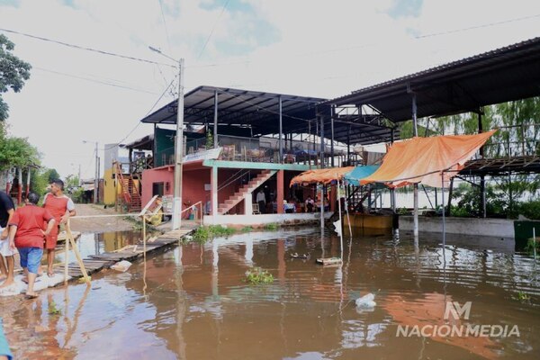 Diario HOY | Crecida del río afecta a pescaderías y comedores de Remanso