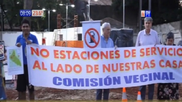 Vecinos del barrio Las Lomas se oponen a construcción de gasolinera - Noticias Paraguay