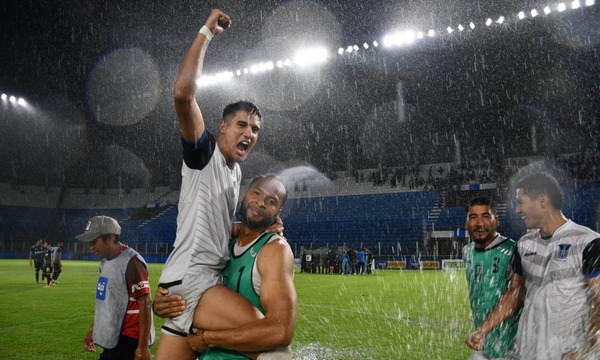 Diario HOY | Hubo ‘tercer tiempo’ en partido de la Primera División de Bolivia