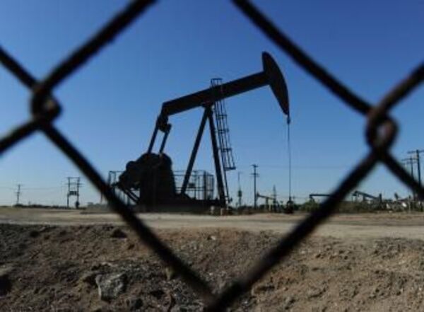 El precio del petróleo cayó a mínimos tras crisis bancaria en EE.UU.