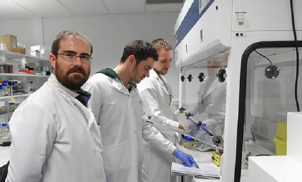 Un español crea un medicamento que podría frenar varios tipos de cáncer - Noticiero Paraguay
