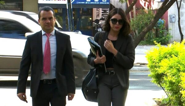 Fiscal no pidió medidas cautelares para auxiliar fiscal que cayó con lujosa camioneta - Nacionales - ABC Color