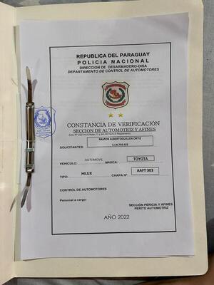 Funcionaria fiscal presenta contrato de compra de la camioneta presuntamente de contenido falso - PDS RADIO Y TV