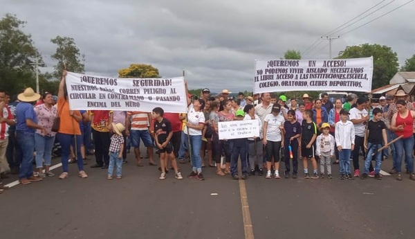 Prosigue la medida fuerza: Vecinos compañías de San José, en desaprobación por cierres de accesos a comunidades rurales - Noticiero Paraguay