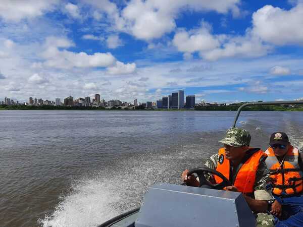 Técnicos ambientales y de la Prefectura Naval realizan fiscalización de las aguas en zonas chaqueñas a raíz de la mortandad