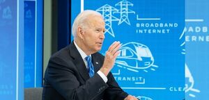 Joe Biden aprueba un polémico proyecto de extracción de petróleo en Alaska - Revista PLUS