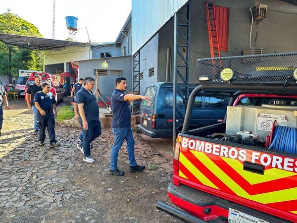 Tiki González destaca y apoya trabajo de Bomberos Voluntarios - Noticde.com