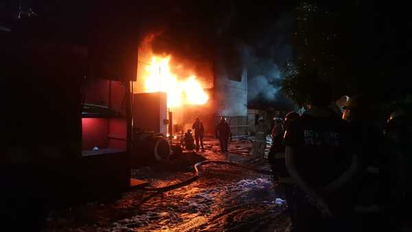 Padre herido e hija intubada tras incendio de depósito clandestino en Villa Elisa - Megacadena — Últimas Noticias de Paraguay