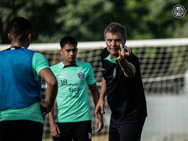 Versus / Manos a la obra: Diego Aguirre dirigió su primer entrenamiento en Olimpia