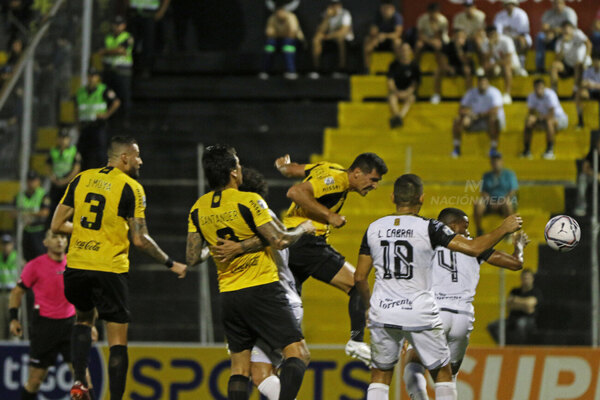 Versus / Guaraní se afianza sumando su cuarta victoria al hilo y hunde más a Tacuary