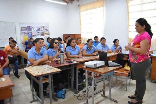 Municipalidad de Paso Barreto capacita a docentes