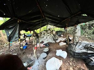 Senad desmantela campamento de procesamiento de droga en la Colonia San Miguel.