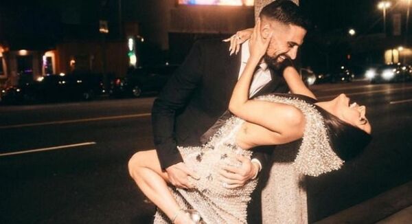 Becky G irradia amor en redes en románticas fotos con su novio