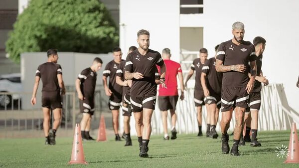 El “blanco y negro”, la ocupación de Libertad - Fútbol - ABC Color