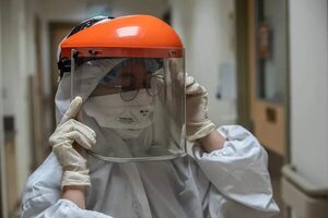 Trabajadores clave en pandemia siguen sufriendo peores condiciones laborales - Mundo - ABC Color