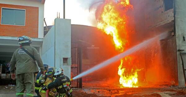 La Nación / Incendio de gran magnitud en depósito clandestino de combustible - OJO Galería