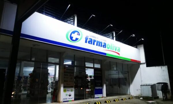 Asaltó farmacia con ropa de delivery