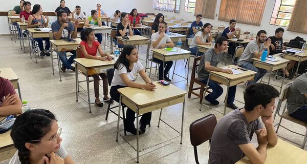 Unos 3.191 postulantes a las becas de ITAIPU pasaron el examen y siguen en competencia