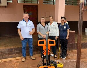 Intendente dona hidrolavadora a escuela