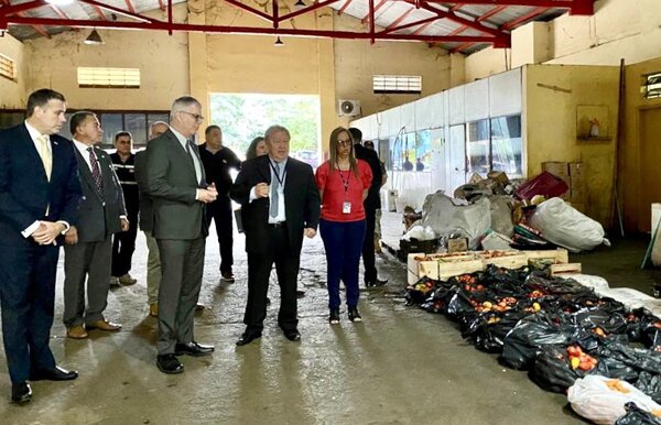 Embajador de EE.UU. visita el este del país para conocer programas de cooperación y oportunidades comerciales - .::Agencia IP::.