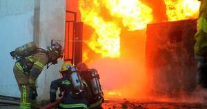 La Nación / Una de las víctimas del incendio en Villa Elisa sigue con pronóstico reservado
