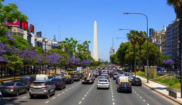 La inflación en Argentina supera los tres dígitos y es la más alta desde 1991 - Revista PLUS