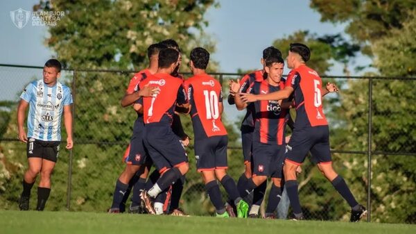 Sub 17: Cerro goleó y sigue solo en la cima - Fútbol - ABC Color