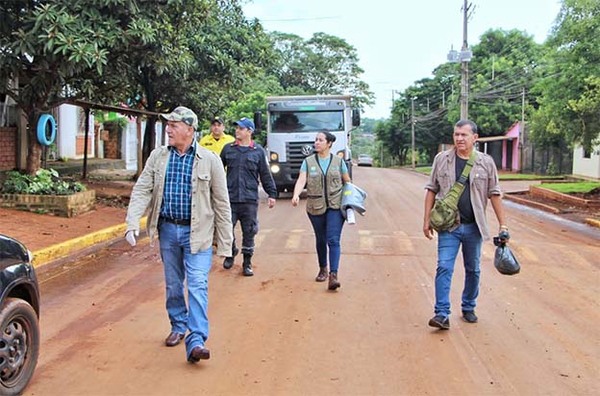 Intendente Cano lidera minga ambiental de combate al dengue y chikungunya | DIARIO PRIMERA PLANA