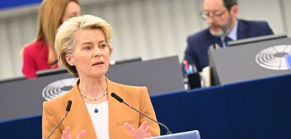 Ursula Von der Leyen insta a "ponerse las pilas" para liderar en tecnologías limpias - Revista PLUS