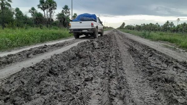 Continuas lluvias retrasan trabajos de reparación de caminos en Alto Paraguay - Noticias del Chaco - ABC Color