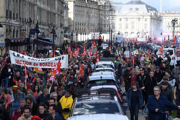 Nuevas protestas en Francia contra la resistida reforma jubilatoria, antes de su adopción - .::Agencia IP::.