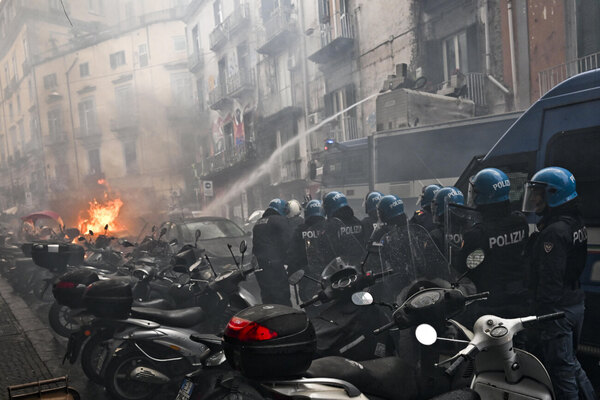 Versus / No solo pasá acá... Disturbios en la previa del duelo de Napoli vs Eintracht Frankfurt por la Champions