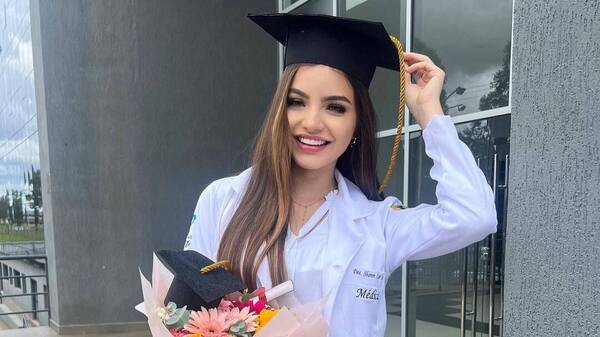 [GALERÍA] Candidata a Miss purea por su título de doctora