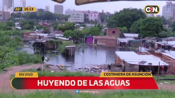 Huyendo de las aguas: Más de 20 familias a la intemperie - C9N