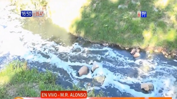 Denuncian contaminación de cauce hídrico en Mariano Roque Alonso - Noticias Paraguay